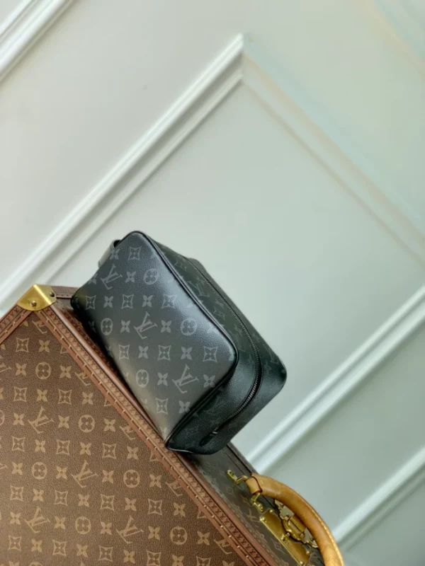 Louis Vuitton Locker Dopp Kit - LCP051