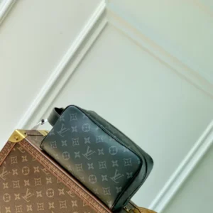 Louis Vuitton Locker Dopp Kit - LCP051