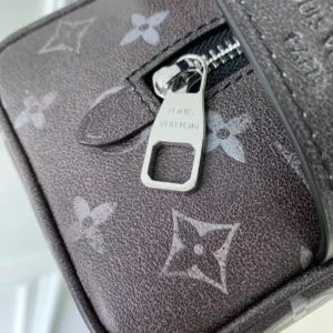 Louis Vuitton Locker Dopp Kit - LCP052