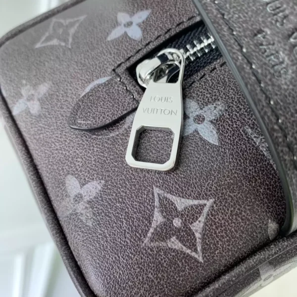 Louis Vuitton Locker Dopp Kit - LCP052