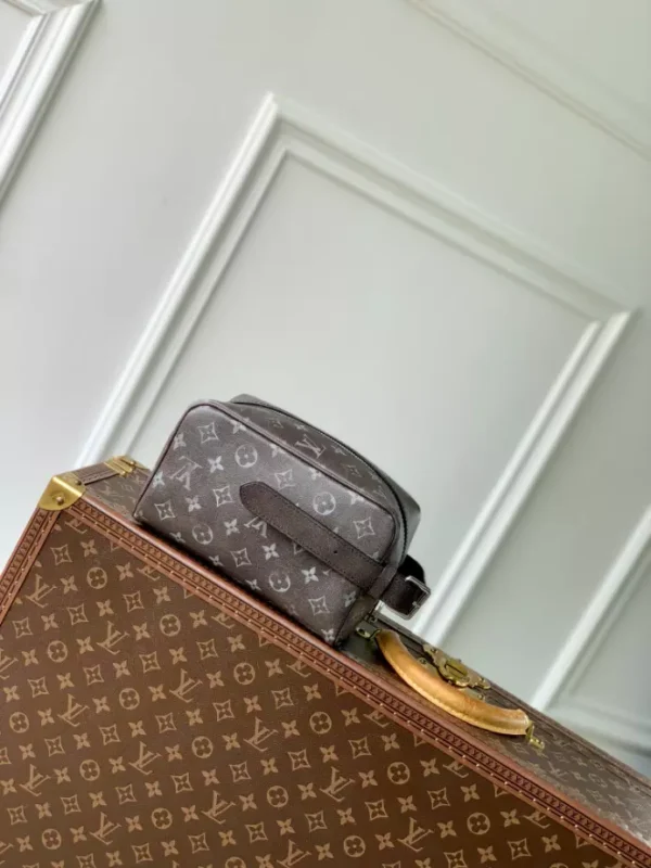 Louis Vuitton Locker Dopp Kit - LCP052