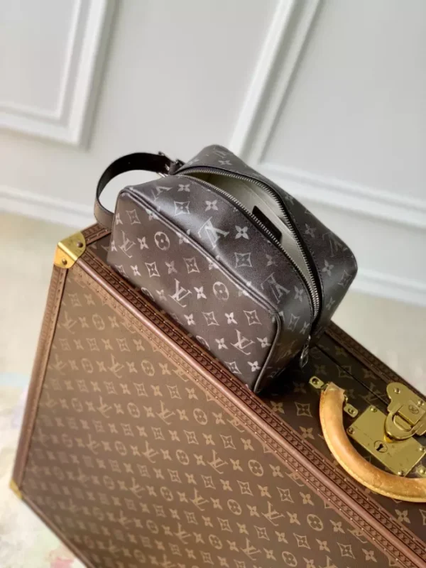 Louis Vuitton Locker Dopp Kit - LCP052