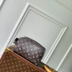 Louis Vuitton Locker Dopp Kit - LCP052