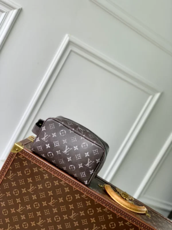 Louis Vuitton Locker Dopp Kit - LCP052