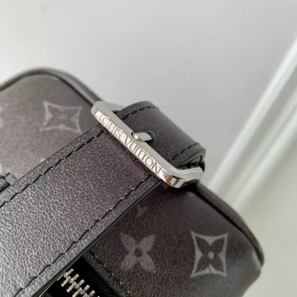 Louis Vuitton Locker Dopp Kit - LCP052