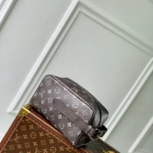 Louis Vuitton Locker Dopp Kit - LCP052