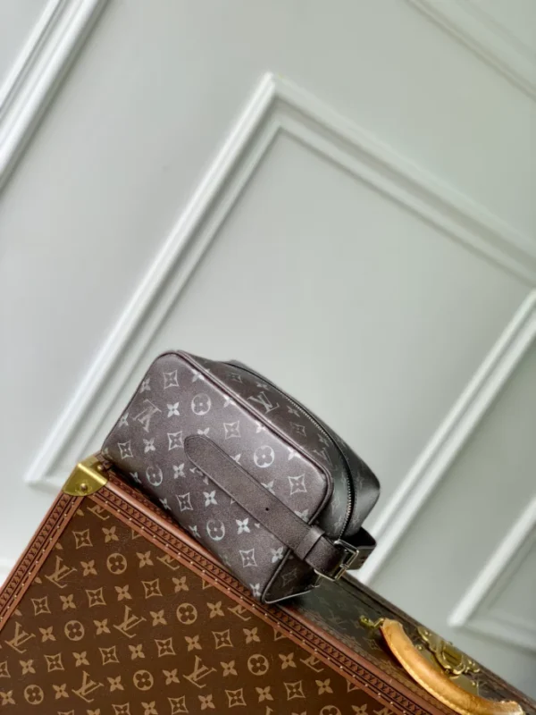 Louis Vuitton Locker Dopp Kit - LCP052