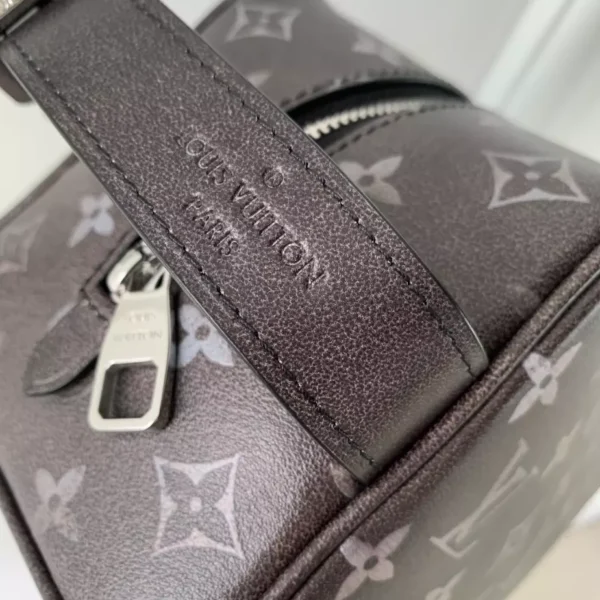 Louis Vuitton Locker Dopp Kit - LCP052