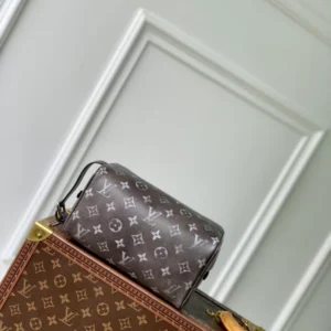 Louis Vuitton Locker Dopp Kit - LCP052