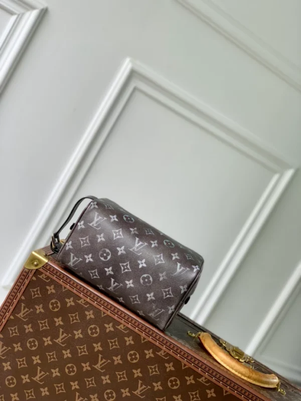 Louis Vuitton Locker Dopp Kit - LCP052