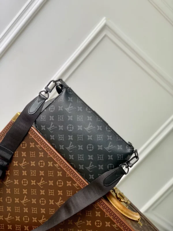 Louis Vuitton Pochette Accessoire XL Black - LMB03