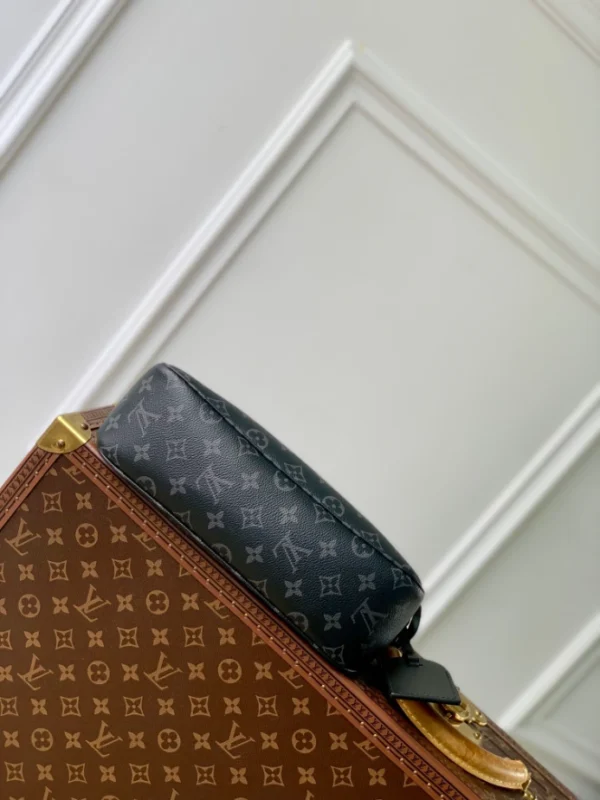 Louis Vuitton Pochette Accessoire XL Black - LMB03