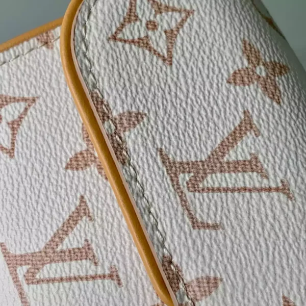 Louis Vuitton Pochette Camille - LH101