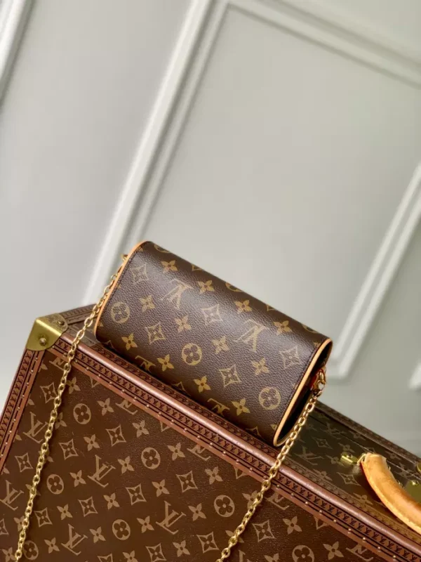 Louis Vuitton Pochette Camille - LH82