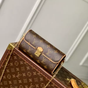Louis Vuitton Pochette Camille - LH82
