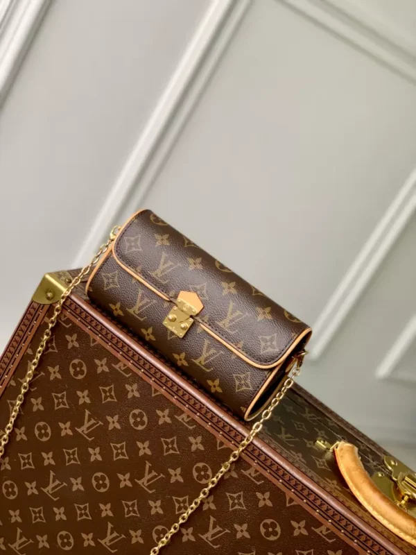 Louis Vuitton Pochette Camille - LH82