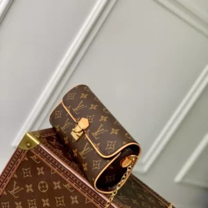 Louis Vuitton Pochette Camille - LH82