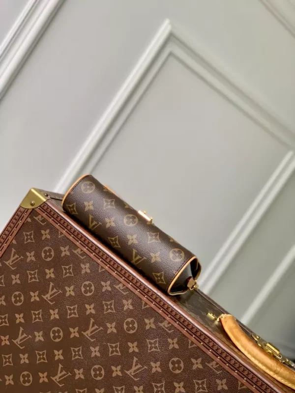 Louis Vuitton Pochette Camille - LH82