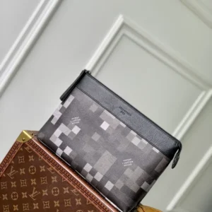 Louis Vuitton Pochette Voyage Souple - LCP032