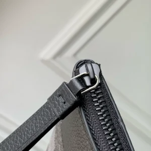 Louis Vuitton Pochette Voyage Souple - LCP032