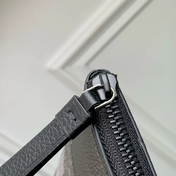Louis Vuitton Pochette Voyage Souple - LCP032