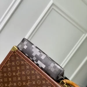 Louis Vuitton Pochette Voyage Souple - LCP032