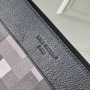 Louis Vuitton Pochette Voyage Souple - LCP032