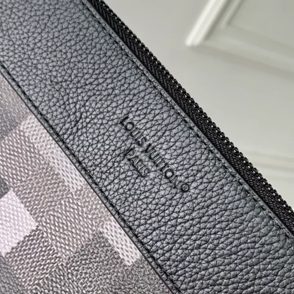 Louis Vuitton Pochette Voyage Souple - LCP032
