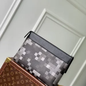 Louis Vuitton Pochette Voyage Souple - LCP032