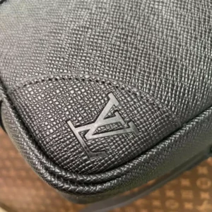 Louis Vuitton Porte-Documents Voyage PM - LTB03