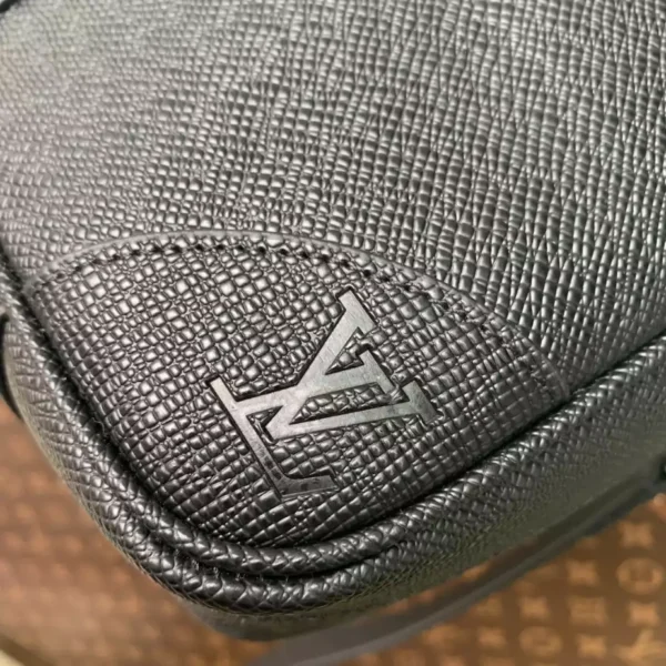 Louis Vuitton Porte-Documents Voyage PM - LTB03