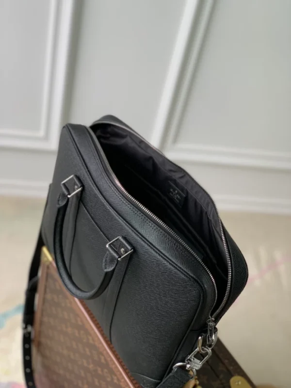 Louis Vuitton Porte-Documents Voyage PM - LTB03
