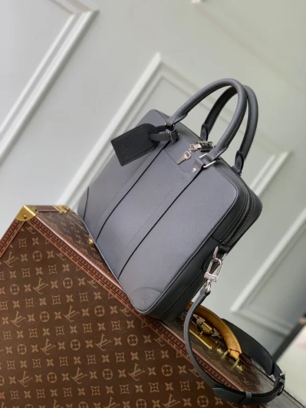 Louis Vuitton Porte-Documents Voyage PM - LTB04