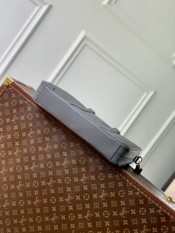 Louis Vuitton Porte-Documents Voyage PM - LTB04