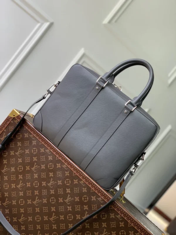 Louis Vuitton Porte-Documents Voyage PM - LTB04