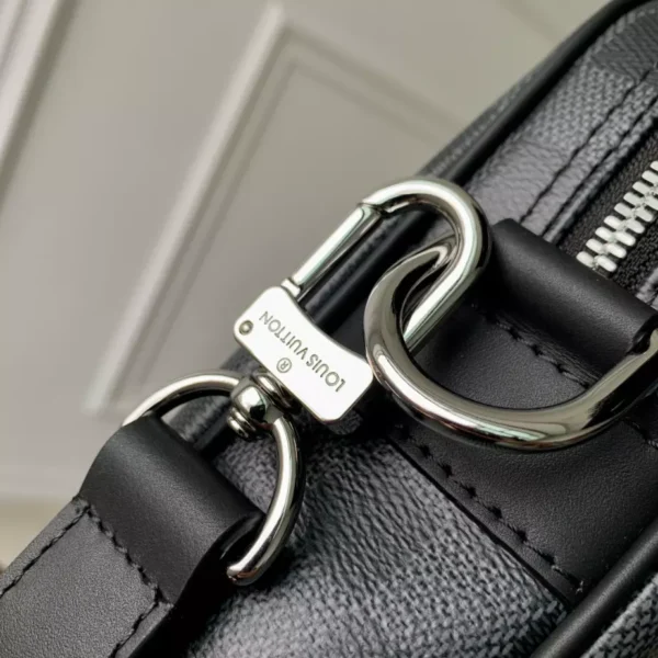Louis Vuitton Porte-Documents Voyage PM - LTB05
