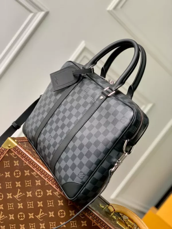Louis Vuitton Porte-Documents Voyage PM - LTB05