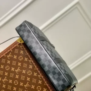 Louis Vuitton Porte-Documents Voyage PM - LTB05