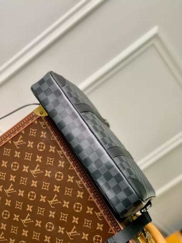 Louis Vuitton Porte-Documents Voyage PM - LTB05