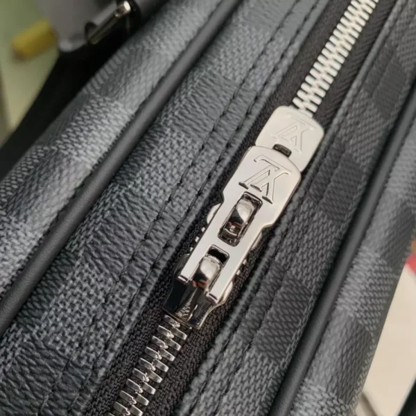 Louis Vuitton Porte-Documents Voyage PM - LTB05