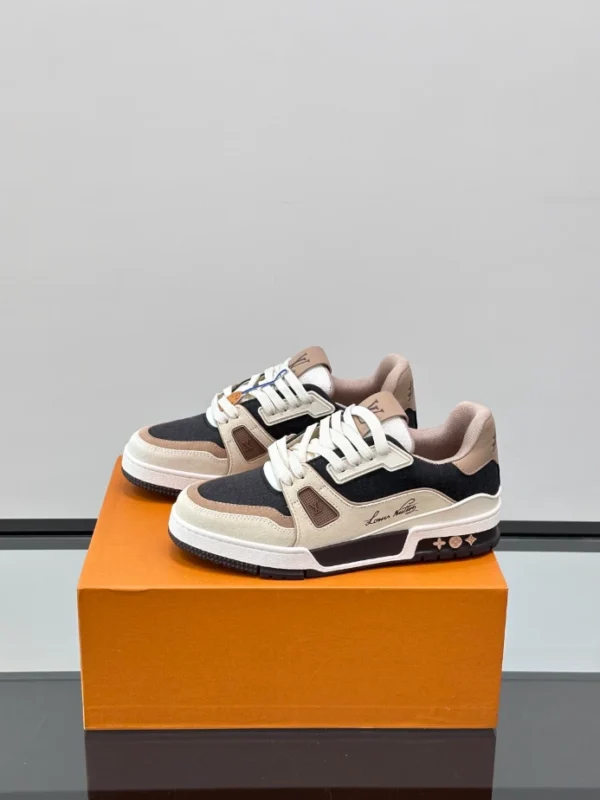 Louis Vuitton Trainer Outdoor Sneaker - LS302