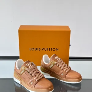 Louis Vuitton Trainer Sneaker - LS296