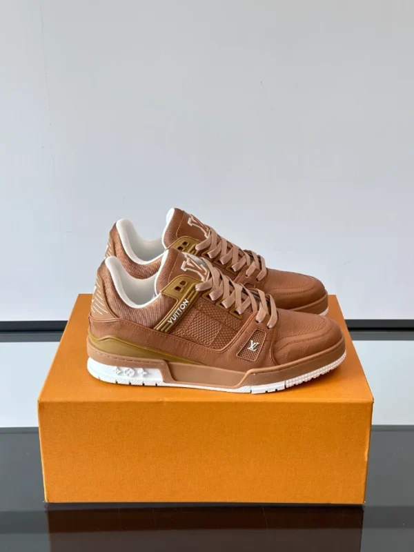 Louis Vuitton Trainer Sneaker - LS296