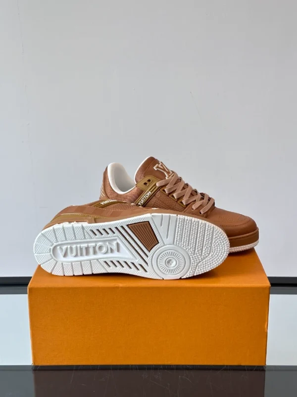 Louis Vuitton Trainer Sneaker - LS296
