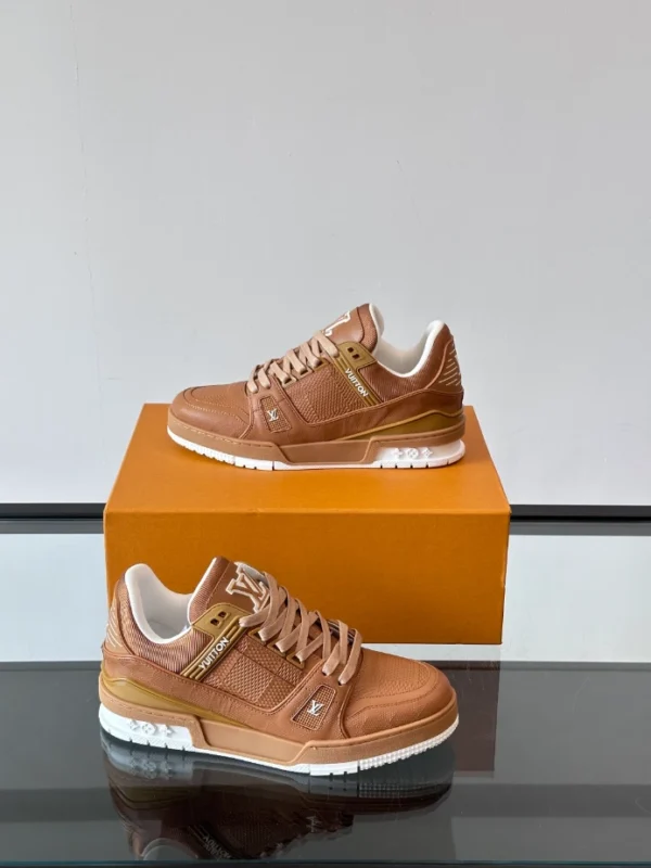 Louis Vuitton Trainer Sneaker - LS296