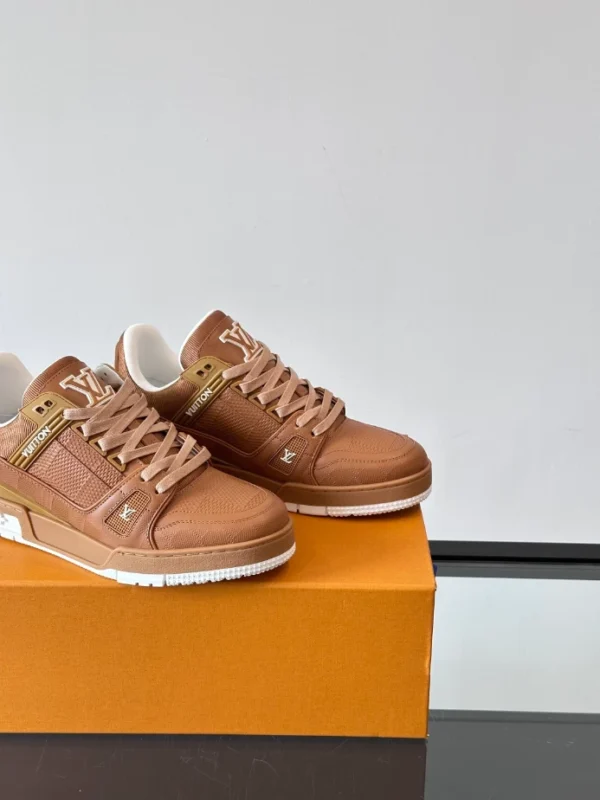 Louis Vuitton Trainer Sneaker - LS296