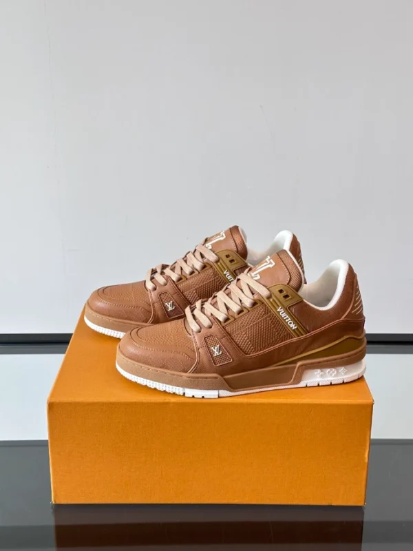 Louis Vuitton Trainer Sneaker - LS296