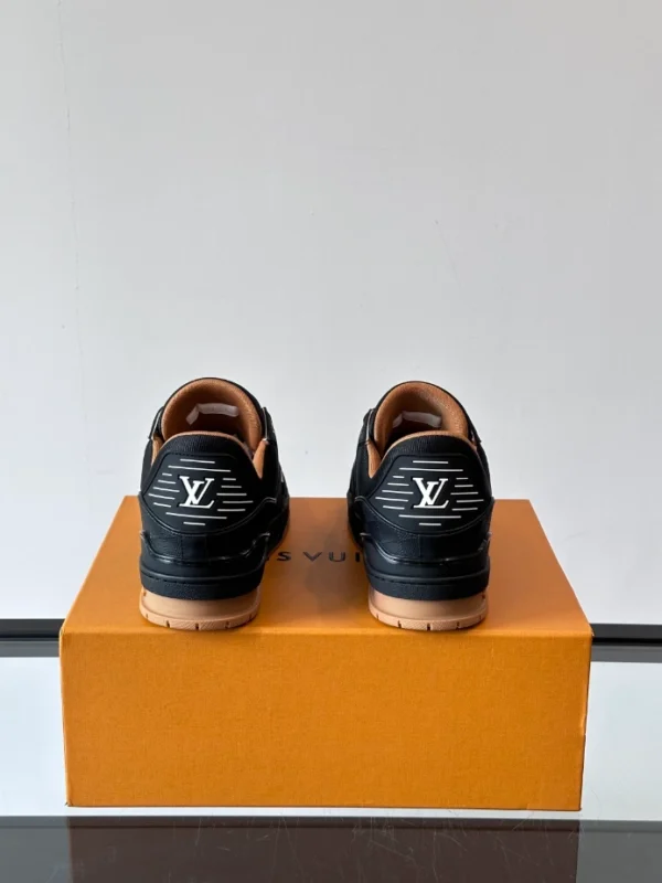 Louis Vuitton Trainer Sneaker - LS297