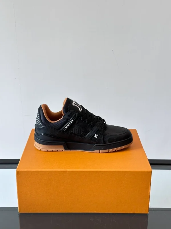 Louis Vuitton Trainer Sneaker - LS297
