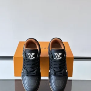 Louis Vuitton Trainer Sneaker - LS297
